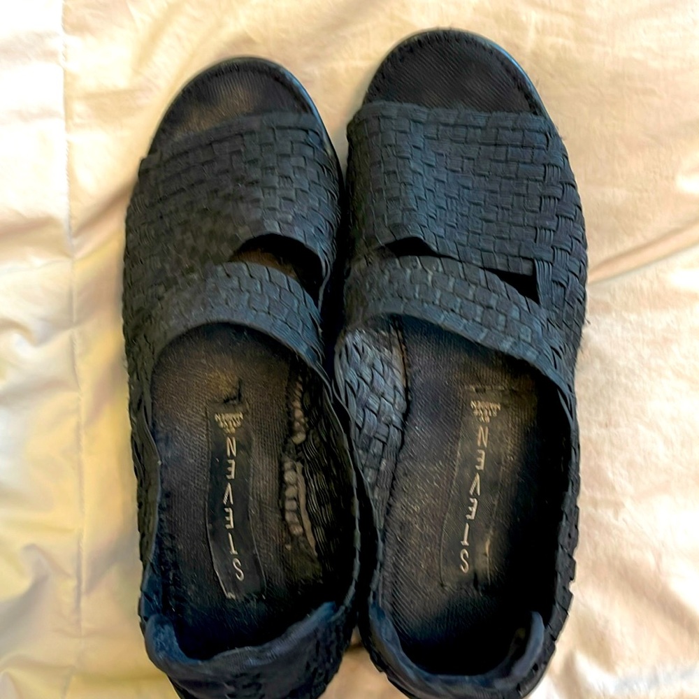 Steven by Steve Madden Black Wedge shoes size 7. Comfortable & stretchy